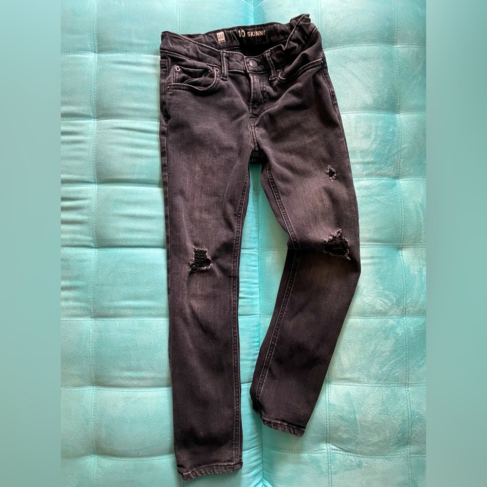 GAP slim fit jeans. Like new and great quality. Non smoking and no pet home.